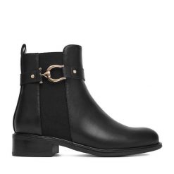 Botki DeeZee. Czarne botki damskie DeeZee, bez obcasa, na płaskiej podeszwie, bez zapięcia. Za 179.99 zł.