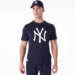 Koszulka New York Yankees. Białe koszulki sportowe męskie New Era, xl, bez wzorów, z materiału, bez kołnierzyka, bez ramiączek. Za 148.30 zł.