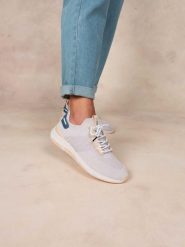 Buty sportowe damskie TBS Jellina. Niebieskie obuwie sportowe damskie TBS, bez wzorów, z materiału, trekkingowe. Za 423.00 zł.