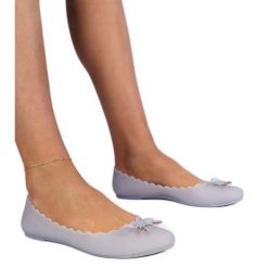 Szare balerinki meliski z kokardką. Szare baleriny damskie na wiosnę, bez wzorów, z gumy, eleganckie, bez obcasa, na platformie. Za 70.80 zł.