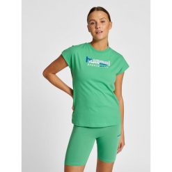 Koszulka damska Hummel Lgc Jasira. Zielone koszulki sportowe damskie Hummel, uniwersalny, bez wzorów, z bawełny, bez kołnierzyka, bez ramiączek, na fitness i siłownię. Za 101.55 zł.