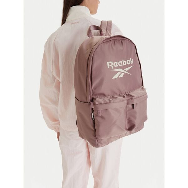 Plecak Reebok. Fioletowe plecaki damskie Reebok, bez wzorów, sportowe. Za 179.99 zł.