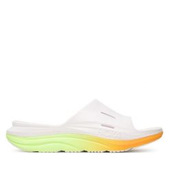 Klapki Hoka. Białe klapki damskie HOKA, bez wzorów, sportowe, bez obcasa. Za 299.99 zł.