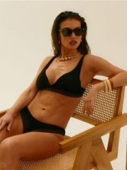 Jednolity dół od bikini - czarny. Czarne bikini damskie Sinsay, l, bez wzorów. Za 25.99 zł.