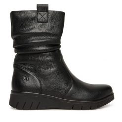 Botki Caprice. Czarne botki damskie Caprice, bez obcasa, na płaskiej podeszwie, bez zapięcia. Za 469.99 zł.