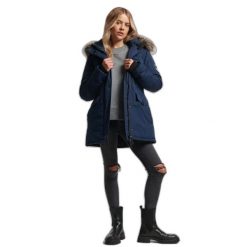Parka damska Superdry Ashley Everest. Niebieskie parki damskie Superdry., na zimę, bez wzorów, bez kaptura. Za 750.60 zł.