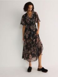 Sukienka maxi - wielobarwny. Sukienki damskie Reserved, l, bez wzorów, z tkaniny, bez kołnierzyka, bez ramiączek, maxi, dopasowane. W wyprzedaży za 149.99 zł.