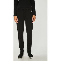 Calvin Klein Jeans - Spodnie. Jeansy damskie marki Calvin Klein Jeans. Za 359.90 zł.