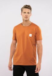 T-shirt z kieszonką, Comfort Fit, T-POKI. Brązowe t-shirty męskie Volcano, l, z aplikacjami, z bawełny, klasyczne, bez kołnierzyka. Za 69.99 zł.