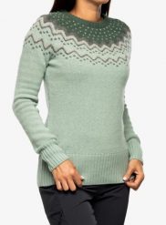 Sweter damski Fjallraven Ovik Knit Sweater. Zielone swetry damskie Fjällräven, na jesień, uniwersalny, bez wzorów, z dzianiny, biznesowe, bez kołnierzyka, bez ramiączek, bez kaptura. Za 968.45 zł.