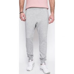Reebok Classic - Spodnie. Szare spodnie sportowe męskie Reebok Classic, z bawełny. W wyprzedaży za 159.90 zł.