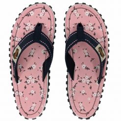 Japonki damskie Gumbies Islander Canvas Flip-Flops. Brązowe klapki damskie Gumbies, bez wzorów, sportowe, bez obcasa. Za 95.45 zł.