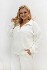 Oversizowa prążkowana bluza Good Day Ahead z kołnierzem i zamkiem w kolorze ecru Plus Size Oversize. Białe bluzy damskie Moda Size Plus Iwanek, l, bez wzorów, z dzianiny, bez kaptura. Za 219.90 zł.