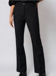 Eleganckie spodnie flare - czarny. Czarne spodnie materiałowe damskie Sinsay, l, bez wzorów. Za 59.99 zł.