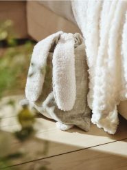 Plecak worek z motywem królika z uszami 3D - beżowy. Brązowe torby i plecaki dziecięce Sinsay. Za 19.99 zł.