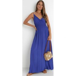 Granatowa Sukienka Cadole. Niebieskie sukienki damskie Born2be, m, bez wzorów, z bawełny, wakacyjne, bez kołnierzyka, bez ramiączek, maxi, kopertowe. Za 69.99 zł.