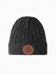 Męska czapka beanie z okrągłą tłoczoną naszywką – grafitowa V1. Szare czapki i kapelusze męskie Ombre Clothing, z aplikacjami, z poliesteru. Za 129.99 zł.