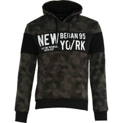 Ciemnozielona Bluza Can't Stop Us. Czarne bluzy męskie marki Born2be, w geometryczne wzory. Za 44.99 zł.