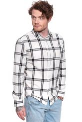 KOSZULA MĘSKA W KRATĘ WRANGLER LS 1 PKT SHIRT OFF WHITE W5A1T2737 112129985. Białe koszule męskie Wrangler, m, bez wzorów, bez kołnierzyka, bez ramiączek. W wyprzedaży za 79.99 zł.