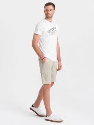 Męskie jednokolorowe szorty z kieszeniami cargo – beżowe V3 OM-SRCG-0133 - XXL. Brązowe szorty męskie Ombre Clothing, na lato, l, z aplikacjami, z bawełny, wakacyjne. W wyprzedaży za 69.99 zł.