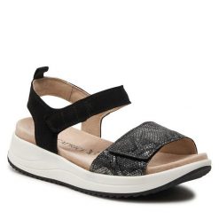 Sandały Caprice. Czarne klapki damskie Caprice, bez wzorów, bez obcasa, na płaskiej podeszwie, bez zapięcia. Za 209.99 zł.