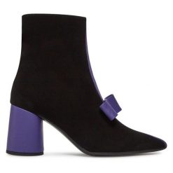 Botki Baldowski. Czarne botki damskie Baldowski, bez obcasa, na słupku, bez zapięcia. Za 679.99 zł.