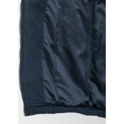 Guess Jeans - Parka. Parki damskie marki Guess Jeans. W wyprzedaży za 479.90 zł.