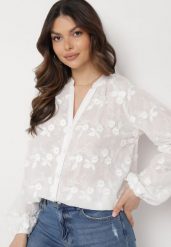 Biała Koszula z Haftowanej Tkaniny z Guzikami Blariana. Białe bluzki damskie Born2be, l, bez wzorów, z tkaniny, eleganckie, bez kołnierzyka, bez ramiączek. Za 119.99 zł.