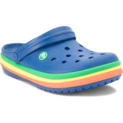 Klapki CROCS - Cb Rainbow Band Clog 205212 Blue Jean. Klapki damskie marki Crocs. W wyprzedaży za 159.00 zł.