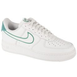 Buty sportowe Sneakersy męskie, Air Force 1 07 LV8. Białe buty sportowe męskie Nike, bez zapięcia, trekkingowe, Nike Air Force. Za 549.99 zł.