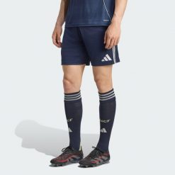 Wyjazdowe szorty Real Madryt 25/26. Niebieskie krótkie spodenki sportowe męskie Adidas, bez wzorów, do piłki nożnej. Za 199.00 zł.