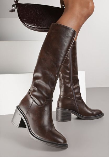 Ciemnobrązowe Kozaki Oficerki Vices na Słupku Giorima. Brązowe kozaki damskie Renee, bez obcasa, na obcasie. Za 139.99 zł.