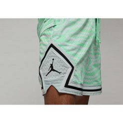 Spodenki męskie nike air jordan dri-fit sport bc all over printed diamond. Zielone krótkie spodenki sportowe męskie Nike, m, bez wzorów, dri-fit (nike). Za 249.00 zł.