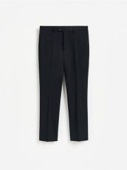 Spodnie garniturowe slim fit - granatowy. Niebieskie eleganckie spodnie męskie Reserved, l, bez wzorów, z tkaniny. Za 169.99 zł.