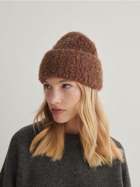 Czapka beanie z dodatkiem wełny - brązowy. Brązowe czapki i kapelusze damskie Reserved, bez wzorów, z wełny. Za 69.99 zł.