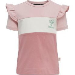T-shirt dla dziewczynki Hummel Isla. Czerwone t-shirty i topy dla dziewczynek Hummel, bez wzorów, bez ramiączek. Za 127.50 zł.