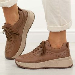 Brązowe skórzane sneakersy damskie M.Daszyński Ol39-4. Brązowe półbuty damskie M.Daszyński, na jesień, bez wzorów, z jeansu, casualowe, z okrągłym noskiem, bez obcasa, na płaskiej podeszwie, bez zapięcia. W wyprzedaży za 233.10 zł.