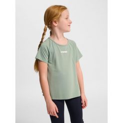 Koszulka dla dziewczynki Hummel Luna. Zielone t-shirty i topy dla dziewczynek Hummel, bez wzorów, bez ramiączek. Za 133.50 zł.
