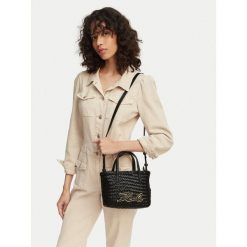 Torebka KARL LAGERFELD. Czarne torebki do ręki damskie KARL LAGERFELD, bez wzorów, klasyczne, bez dodatków. Za 1,299.00 zł.