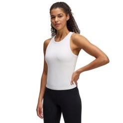 Damski tank top z wysokim dekoltem Under Armour Motion. Białe obuwie sportowe damskie Under Armour, bez wzorów, na fitness i siłownię. Za 204.50 zł.