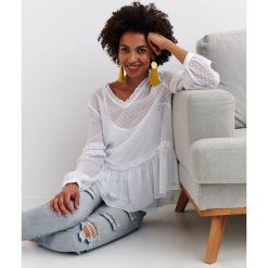 BLUZKA Z BUFIASTYMI RĘKAWAMI Z TKANINY PLUMETTI. Bluzki damskie TOP SECRET. W wyprzedaży za 59.99 zł.