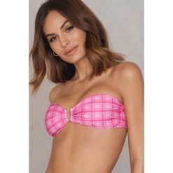 NA-KD Swimwear Góra od bikini bez ramiączek z metalową sprzączką - Pink. Bikini damskie marki NA-KD Swimwear. W wyprzedaży za 24.38 zł.