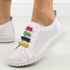 Białe skórzane ażurowe półbuty damskie T.Sokolski w26-03. Białe półbuty damskie Sokolski, na lato, w ażurowe wzory, z jeansu, biznesowe, z okrągłym noskiem, bez obcasa, bez zapięcia. Za 269.00 zł.