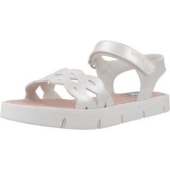 Sandały PABLOSKY 440704P Biały. Białe sandały damskie Pablosky, bez wzorów, z syntetyku, bez obcasa, bez zapięcia. Za 185.99 zł.