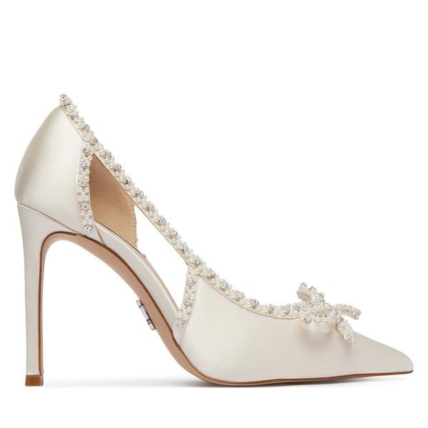 Szpilki Steve Madden. Białe szpilki damskie Steve Madden, bez wzorów, bez obcasa, bez zapięcia. Za 655.99 zł.