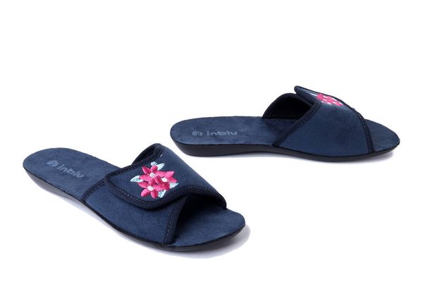 INBLU NP-2H 004 granatowy, kapcie damskie. Niebieskie kapcie damskie Inblu, bez wzorów, z tkaniny. Za 56.99 zł.