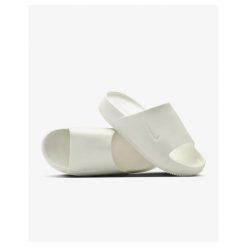 Klapki damskie Nike Calm. Białe klapki damskie Nike, bez wzorów, bez obcasa. Za 182.99 zł.