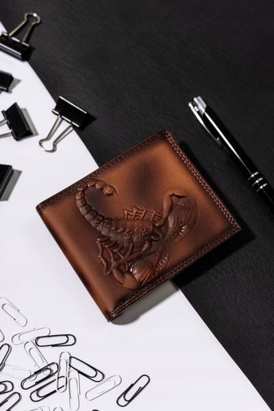 Always Wild Portfel męski ze skóry naturalnej ze skorpionem na froncie - Always Wild NoSize. Portfele męskie Always Wild, bez wzorów, ze skóry. Za 89.91 zł.