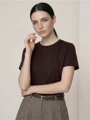 Koszulka w paski z domieszką wiskozy - brązowy. Brązowe t-shirty damskie Sinsay, l, bez wzorów, z wiskozy, bez kołnierzyka. Za 25.99 zł.