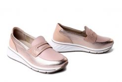 Suave 940539-82 Złoty, półbuty damskie. Żółte półbuty damskie Suave, bez wzorów, bez obcasa, na koturnie, bez zapięcia. Za 374.90 zł.
